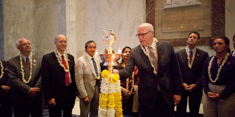 Are Hindu Americans being victimized by allegations of dual loyalty? Really? 1 Hindus in America 2