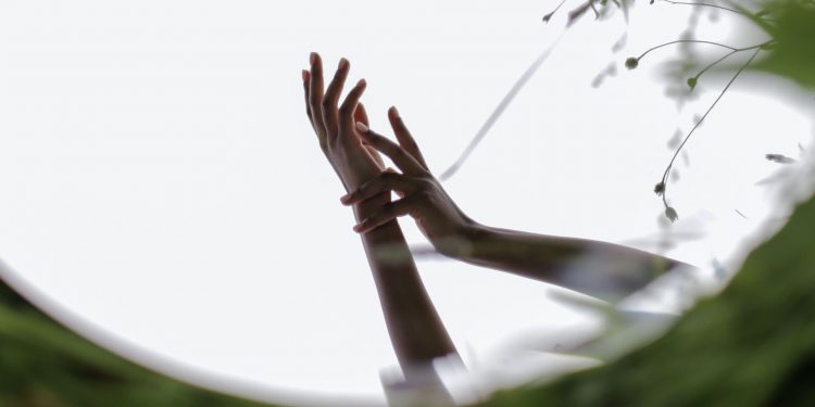 छोटी कहानीः दोहरी सज़ा 1 Photo by cottonbro from Pexels