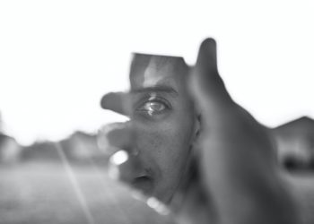 कहानी को यहां से देखिए: हमें ‘आइना’ दिखाती मुराकामी की कहानी!