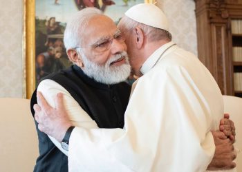 PM Modi meets Pope Francis; extends invitation to visit India