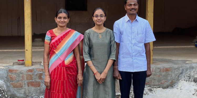 Farmer's daughter receives ₹ 30000000 scholarship from Chicago University 1 Indian student scholorship