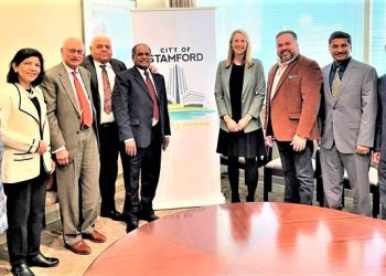 Stamford Mayor Caroline Simmons administers oath of office to GOPIO-CT 2022 team