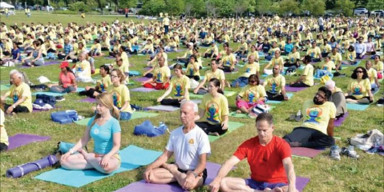 Hundreds gather at Washington Monument to celebrate International Yoga Day 