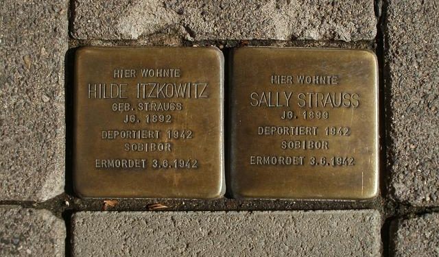 Swastika: Victoria becomes the first Australian state to ban Nazi symbol 1 Swastika: Victoria becomes the first Australian state to ban Nazi symbol