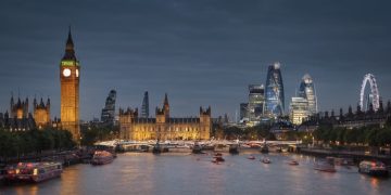 Ajit Mishra-a-prominent-India-born-lawyer-based in-the-UK-receives-the-prestigious-Freedom of the City of London-award