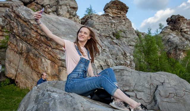 Thousands of visitors flock to Australia’s national parks each year – and many take silly risks. How do we keep people safe? 1 Thousands of visitors flock to Australia’s national parks each year – and many take silly risks. How do we keep people safe?