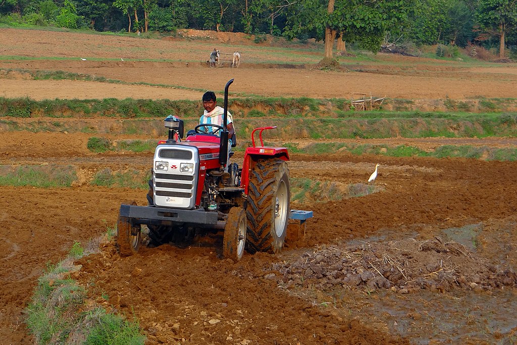 How has India’s economy fared under ten years of Narendra Modi? 3 Indians working on farms