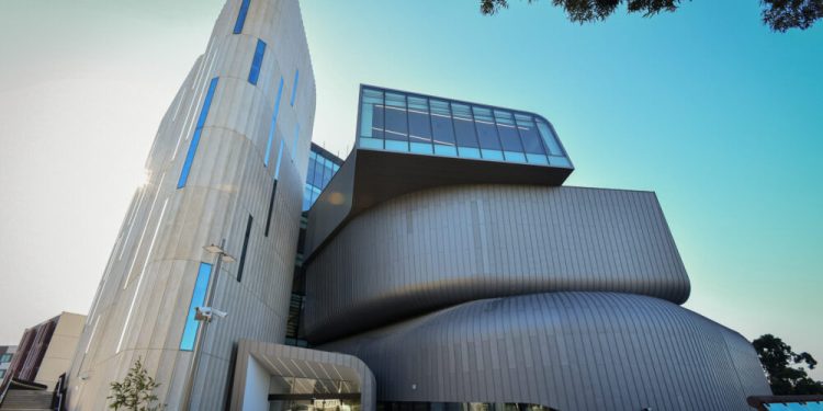 Deakin University announces industry research partnership and scholarship with Boeing India