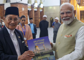 Prime Minister Modis Visit-to-the-Iconic-Omar Ali Saifuddien Mosque-nriaffairs
