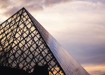 Non-EU Visitors to Pay Higher Entrance Fee at Paris Louvre, the World’s Most-Visited Museum
