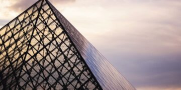Non-EU Visitors to Pay Higher Entrance Fee at Paris Louvre, the World’s Most-Visited Museum 13 Non-EU Visitors to Pay Higher Entrance Fee at Paris Louvre, the World’s Most-Visited Museum