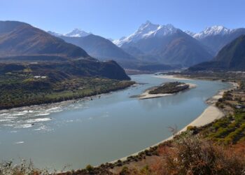 China plans to build the world’s largest dam – but what does this mean for India and Bangladesh downstream? 1 China plans to build the world’s largest dam – but what does this mean for India and Bangladesh downstream?