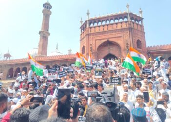 India and Pakistan are on war footing. Can they be brought back from the brink?