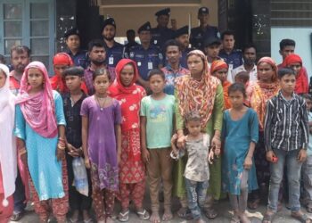 India Unlawfully Expels Hundreds of Muslims to Bangladesh, Rights Group Says 2 India Unlawfully Expels Hundreds of Muslims to Bangladesh, Rights Group Says