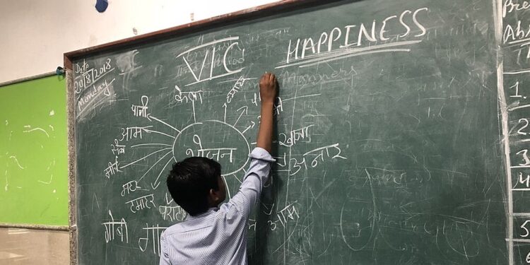 Many tongues, one people: the debate over linguistic diversity in India 1 Many tongues, one people: the debate over linguistic diversity in India