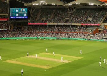 Like night and day: why Test cricket changes so much under lights 4 Like night and day: why Test cricket changes so much under lights