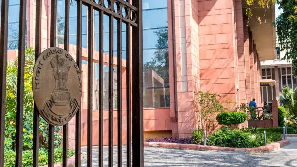 Delhi High Court scraps India's consular tender for Australia, UAE, Kuwait and Singapore. VFS Global can keep operating. 1 Delhi High Court scraps India's consular tender