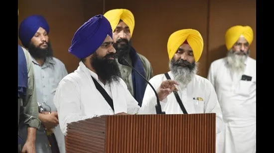 Punjab youth defrauded by illegal agents meet Akal Takht Jathedar in UK, seek help to return home 1 Akal Takht Jathedar Giani Kuldip Singh Gargaj Southall UK, Punjab youth illegal migration return 2026
