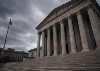 US court rules ICE cannot hold immigrants beyond 90 days without a bond hearing 6 US federal courthouse exterior, ICE mandatory detention bond hearing ruling July 2026