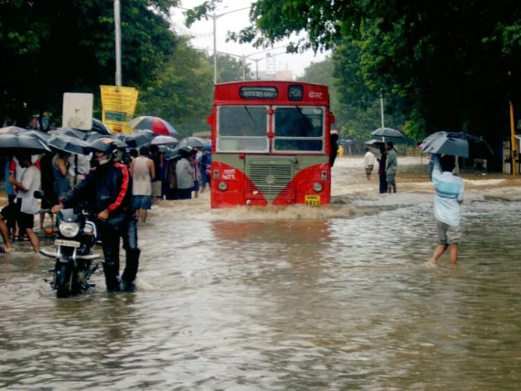 A ‘super El Niño’ could make India’s monsoon drier yet more dangerous 24 Mumbai flooded street/Wikimedia Commons
