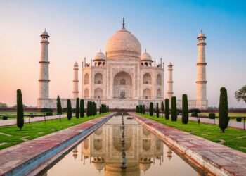 The other side of the Taj Mahal: artisan workers struggle to survive while the world enjoys their craft