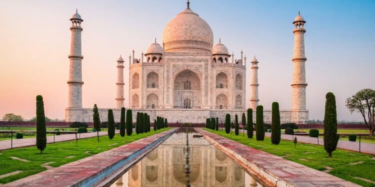 The other side of the Taj Mahal: artisan workers struggle to survive while the world enjoys their craft 1 The other side of the Taj Mahal: artisan workers struggle to survive while the world enjoys their craft