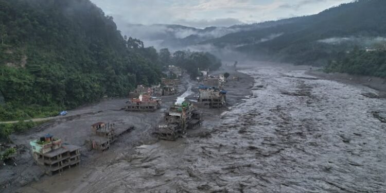 Floods in Nepal‑Tibet disrupt pilgrimage to Mount Kailash, a sacred mountain with centuries of evolving tradition 1 Floods in Nepal‑Tibet disrupt pilgrimage to Mount Kailash, a sacred mountain with centuries of evolving tradition
