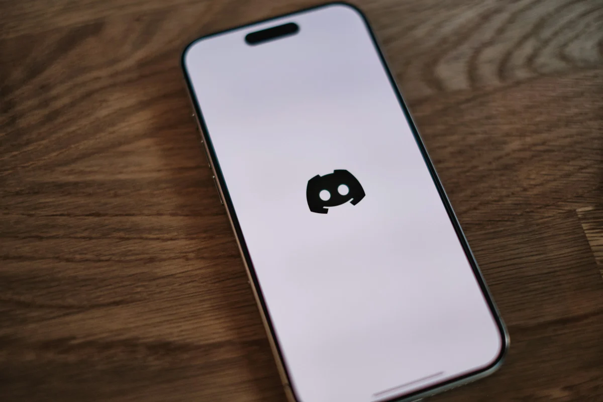 Discord app on a smartphone, the platform US prosecutors say the CVLT network used