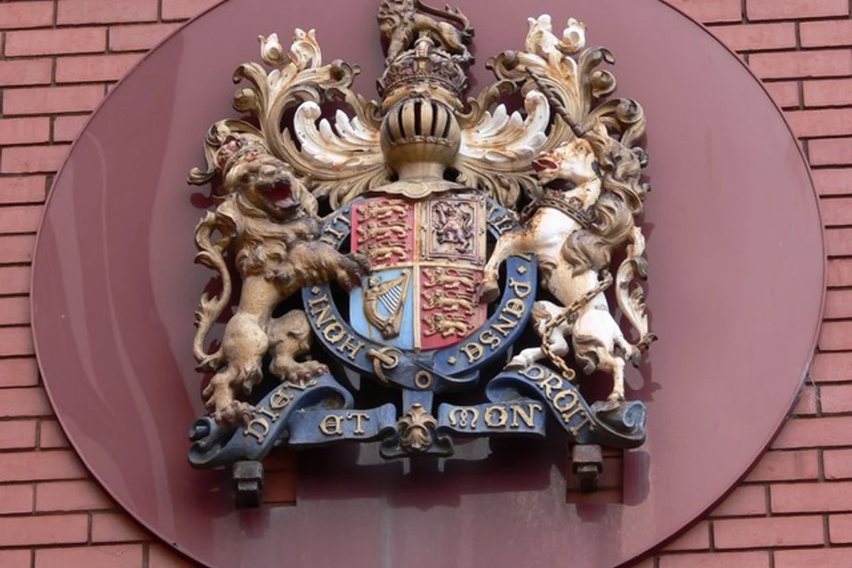 Royal coat of arms on Leicester Crown Court