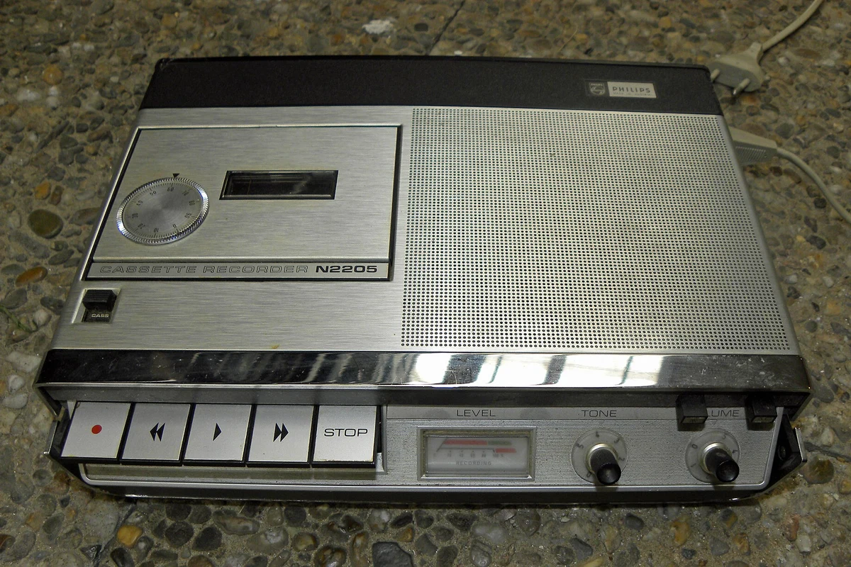 Philips cassette recorder with speaker and tape controls