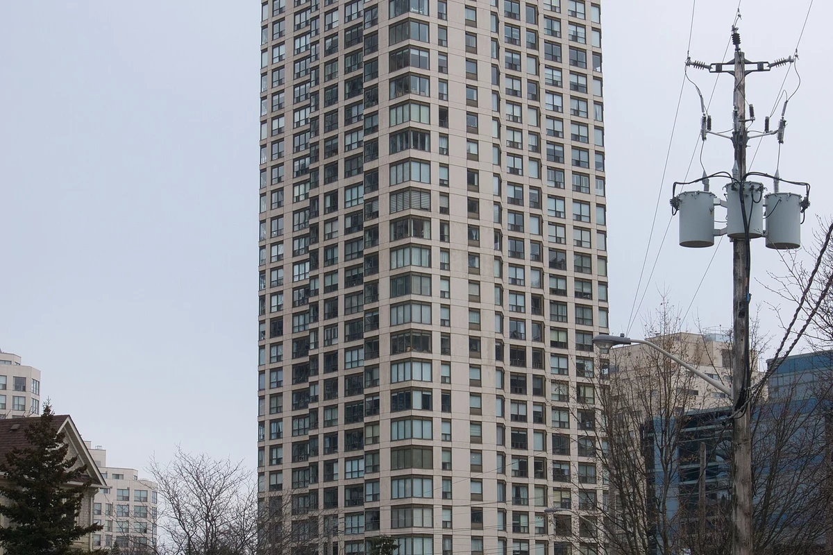 Apartment tower on Lake Shore Boulevard West in Toronto